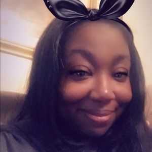 Meet your Posher, Adia